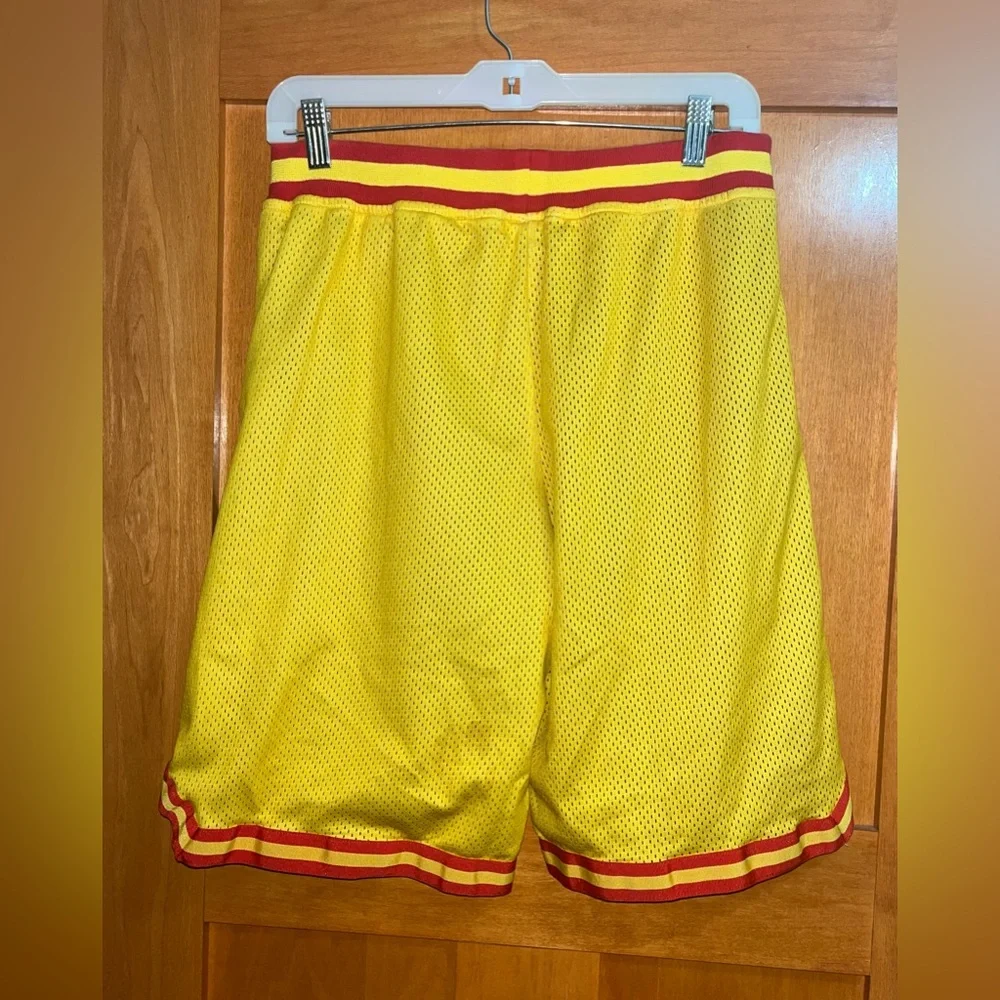 WWE Macho Man Randy Savage Shorts Ohhh Yeahh! Mens Size Medium Mesh Gym Yellow - Picture 5 of 5
